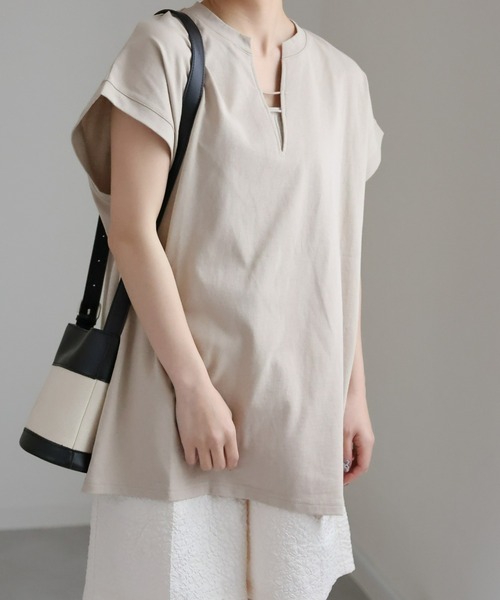 sakishimatokyo(サキシマトーキョー)の「キーネックノースリトップス(Tシャツ/カットソー・レディース・オフホワイト/グレイッシュベージュ/ネイビー・FREE)」の16枚目の写真