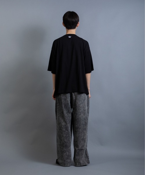 En serio TOKYO（エンソリオトーキョー）の「レタリングドミノ　ビッグシルエット TEE（Tシャツ/カットソー・メンズ・ブラック/ホワイト・L/M）」の20枚目の写真