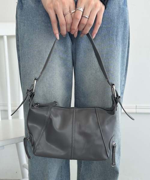 wears（ウェアーズ）の「PUベルトデザインハンドバッグ（ショルダーバッグ・レディース・アイボリー/ブラック/ホワイト/レッド/グレー・FREE）」の20枚目の写真