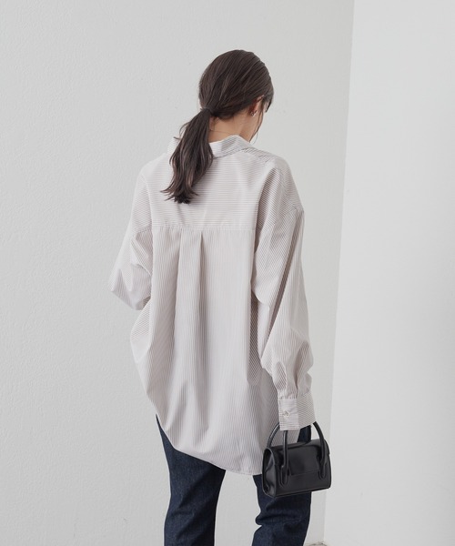 COLONY 2139（コロニートゥーワンスリーナイン）の「先染めストライプオーバーロングシャツ（シャツ/ブラウス・レディース・グレイッシュベージュ/チャコールグレー・FREE）」の15枚目の写真