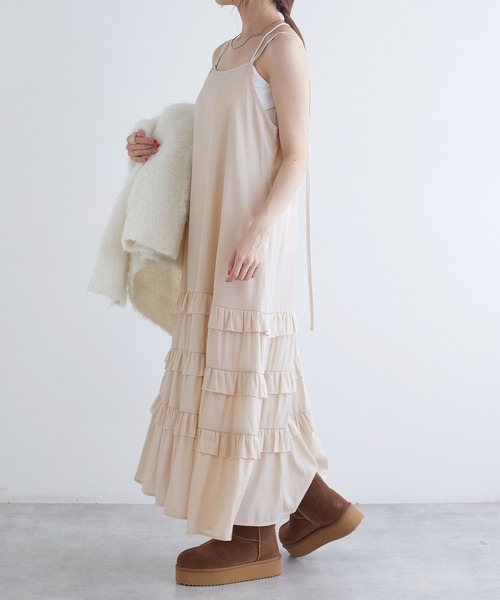 w closet(ダブルクローゼット)の「フリルキャミワンピース(ワンピース・レディース・ライトベージュ/サックスブルー系1/ブラック・FREE)」の19枚目の写真