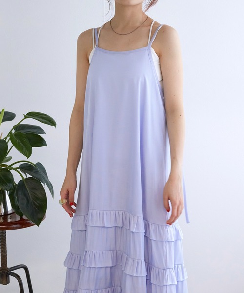 w closet(ダブルクローゼット)の「フリルキャミワンピース(ワンピース・レディース・ライトベージュ/サックスブルー系1/ブラック・FREE)」の6枚目の写真