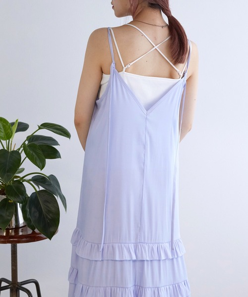 w closet(ダブルクローゼット)の「フリルキャミワンピース(ワンピース・レディース・ライトベージュ/サックスブルー系1/ブラック・FREE)」の11枚目の写真