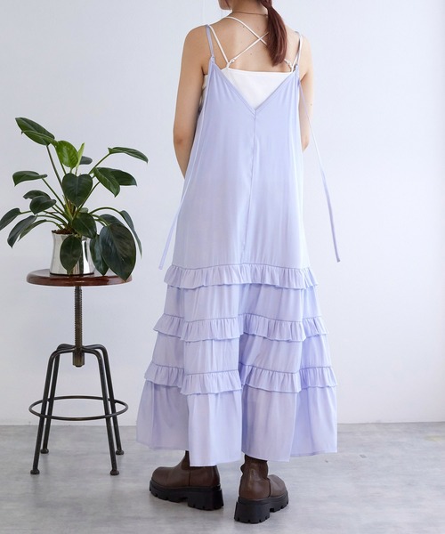 w closet(ダブルクローゼット)の「フリルキャミワンピース(ワンピース・レディース・ライトベージュ/サックスブルー系1/ブラック・FREE)」の12枚目の写真