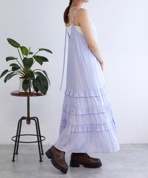 w closet(ダブルクローゼット)の「フリルキャミワンピース(ワンピース・レディース・ライトベージュ/サックスブルー系1/ブラック・FREE)」の7枚目の写真