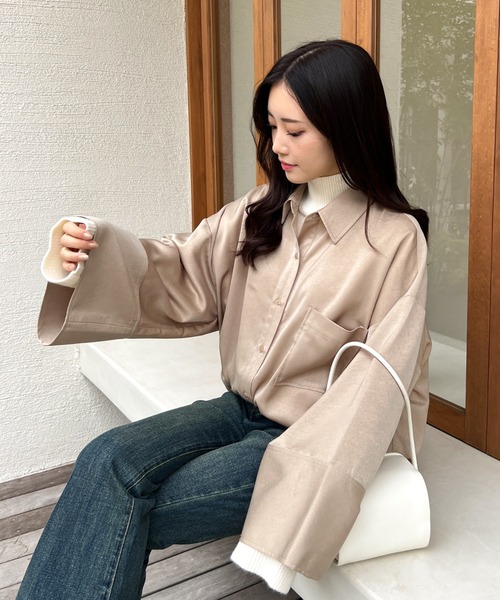 Olu.（オルドット）の「フレアスリーブマットサテンシャツ（シャツ