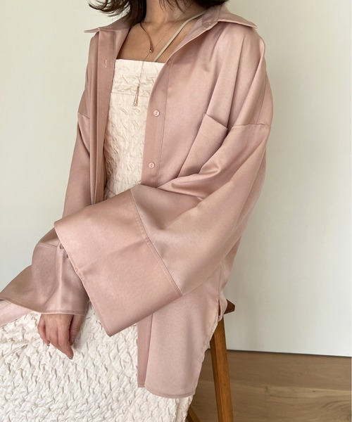 Olu.(オルドット)の「フレアスリーブマットサテンシャツ(シャツ/ブラウス・レディース・ベビーピンク/シャンパン/ネイビー・FREE)」の18枚目の写真