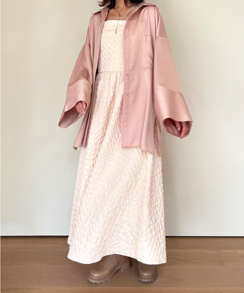 Olu.(オルドット)の「フレアスリーブマットサテンシャツ(シャツ/ブラウス・レディース・ベビーピンク/シャンパン/ネイビー・FREE)」の21枚目の写真
