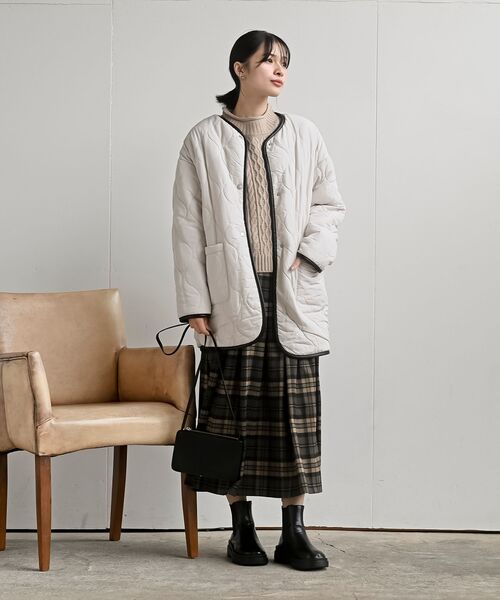 rps（アールピーエス）の「ボア×キルトリバーシブルジャケット（ノーカラージャケット・レディース・ベージュ/アイボリー/チャコールグレー・フリー）」の11枚目の写真