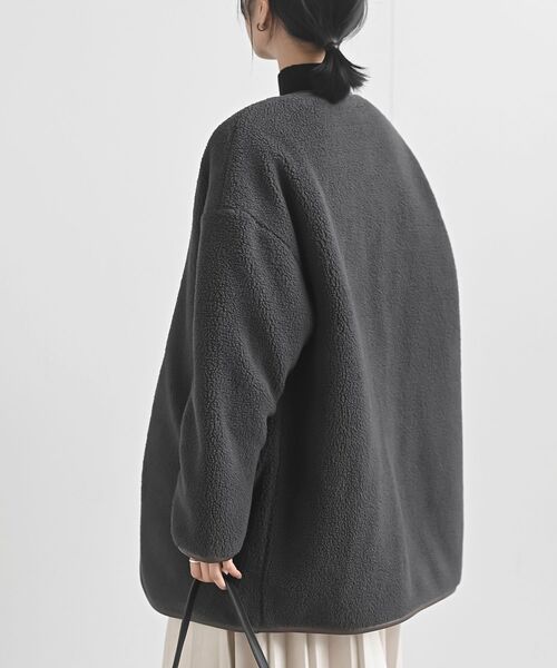 rps（アールピーエス）の「ボア×キルトリバーシブルジャケット（ノーカラージャケット・レディース・ベージュ/アイボリー/チャコールグレー・フリー）」の20枚目の写真