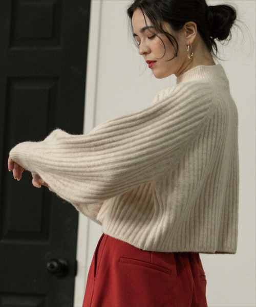 OPAQUE.CLIP（オペークドットクリップ）の「◆≪5color≫ ワイドリブハイネックニット/ボリューム袖【洗濯機洗い可】（ニット/セーター・レディース・グリーン系5/オレンジ/ナチュラル/ダークグレー/オフホワイト・40/38/42/36）」の2枚目の写真