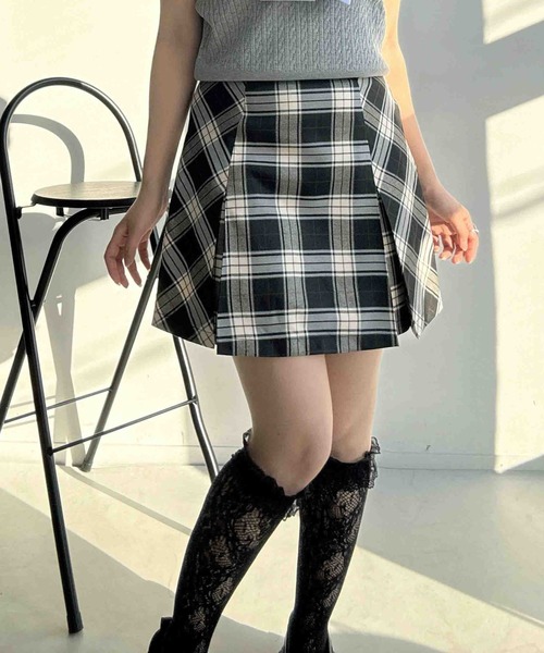 AS KNOW AS plus（アズノゥアズプラス）の「◎スラリプリーツミニスカート（スカート・レディース・ホワイト系/ホワイト系1/ブラック系/ブラウン系/ネイビー系/ブラウン系1/ベージュ系2/ブラック系2/ホワイト系2・FREE）」の6枚目の写真