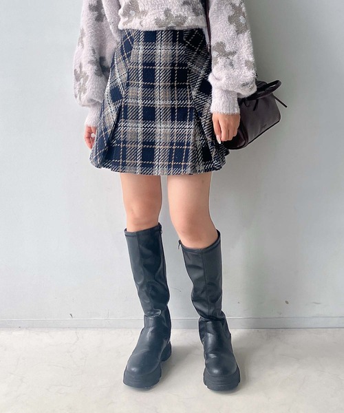 AS KNOW AS plus（アズノゥアズプラス）の「◎スラリプリーツミニスカート（スカート・レディース・ホワイト系/ホワイト系1/ブラック系/ブラウン系/ネイビー系/ブラウン系1・FREE）」の17枚目の写真