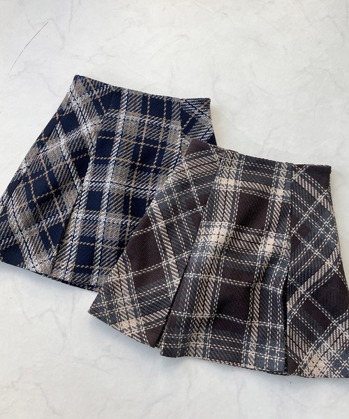 AS KNOW AS plus（アズノゥアズプラス）の「◎スラリプリーツミニスカート（スカート・レディース・ホワイト系/ホワイト系1/ブラック系/ブラウン系/ネイビー系/ブラウン系1・FREE）」の22枚目の写真