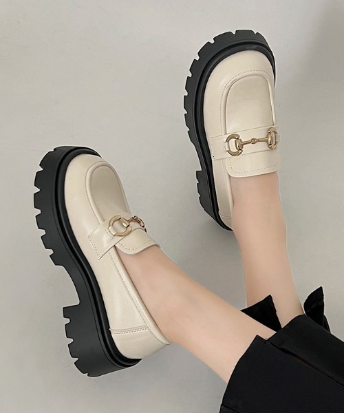 Shoes in Closet(シューズインクローゼット)の「厚底 タンクソール ビット ローファー 2452(ローファー・レディース・ブラック/アイボリー・LL/L/M/S)」の1枚目の写真