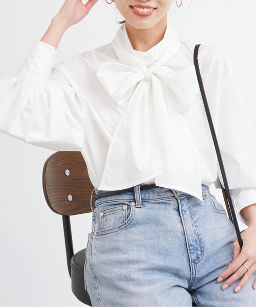 Chez toi(シェトワ)の「BIGリボンシャツ(シャツ/ブラウス・レディース・サックスブルー/オフホワイト/ブラック・FREE)」の6枚目の写真