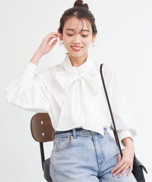 Chez toi(シェトワ)の「BIGリボンシャツ(シャツ/ブラウス・レディース・サックスブルー/オフホワイト/ブラック・FREE)」の8枚目の写真