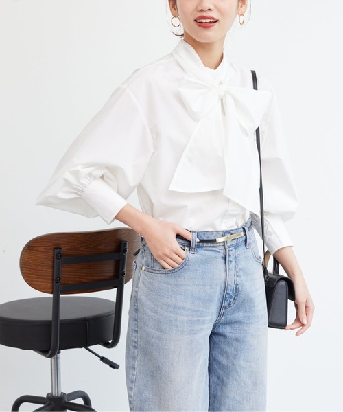 Chez toi(シェトワ)の「BIGリボンシャツ(シャツ/ブラウス・レディース・サックスブルー/オフホワイト/ブラック・FREE)」の10枚目の写真