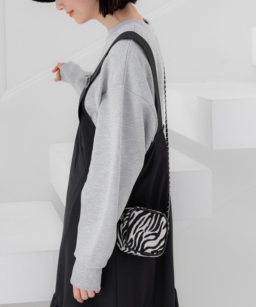 LAKOLE(ラコレ)の「カスタムスクエアポーチ / 105056(ポーチ・レディース・ライトグレー/ブラック/レオパード/ゼブラ・FREE)」の4枚目の写真