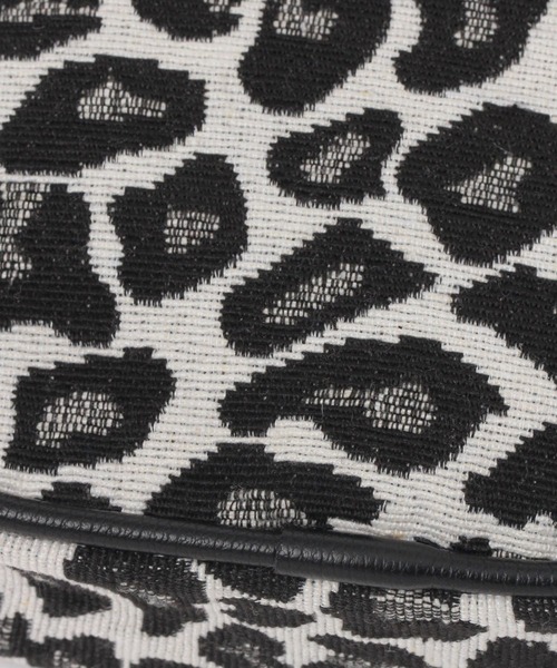 LAKOLE(ラコレ)の「カスタムスクエアポーチ / 105056(ポーチ・レディース・ライトグレー/ブラック/レオパード/ゼブラ・FREE)」の6枚目の写真