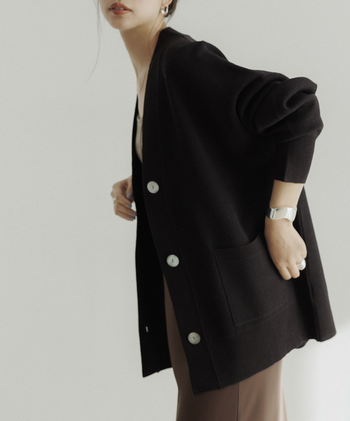 CE'E_SE'E（シーシー）の「オーバーサイズ Vネックカーディガン（カーディガン/ボレロ・レディース・ベージュ/ブラック・FREE）」の2枚目の写真