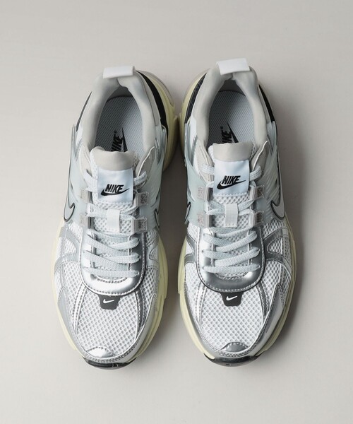 NIKE（ナイキ）の「＜NIKE＞V2K Run（スニーカー・レディース・シルバー/ブラック・22.5cm/23cm/23.5cm/24cm/24.5cm/25cm）」の4枚目の写真