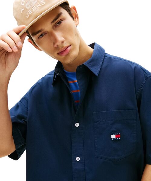 tommy jeans（トミー ジーンズ）の「イージーポプリンショートスリーブオーバーシャツ（シャツ/ブラウス・メンズ・ホワイト/ブルー/グレー/ネイビー/ベージュ/モスグリーン・LARGE/MEDIUM/SMALL/X-LARGE）」の15枚目の写真