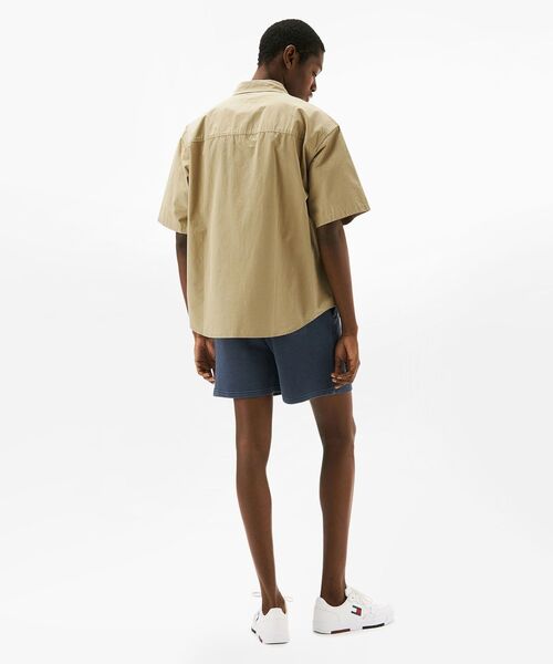 tommy jeans（トミー ジーンズ）の「イージーポプリンショートスリーブオーバーシャツ（シャツ/ブラウス・メンズ・ホワイト/ブルー/グレー/ネイビー/ベージュ/モスグリーン・LARGE/MEDIUM/SMALL/X-LARGE）」の21枚目の写真