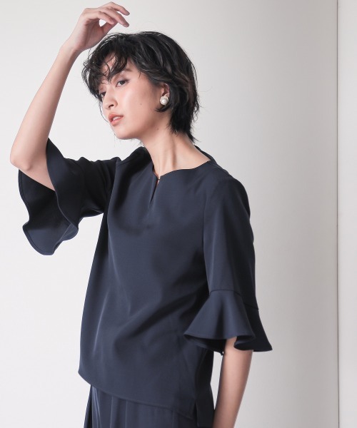 Callarus（カラルス）の「【販売終了】【入学式・卒業式・フォーマル】＜Callarus＞デザイン4点セットスーツ（ジャケット＋ブラウス＋パンツ＋アシメプリーツワンピース）＜大きいサイズ有＞（スーツセット・レディース・ネイビー系/ブラック系・S/M/L/LL/3L）」の8枚目の写真