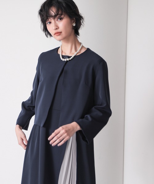 Callarus（カラルス）の「【販売終了】【入学式・卒業式・フォーマル】＜Callarus＞デザイン4点セットスーツ（ジャケット＋ブラウス＋パンツ＋アシメプリーツワンピース）＜大きいサイズ有＞（スーツセット・レディース・ネイビー系/ブラック系・S/M/L/LL/3L）」の7枚目の写真