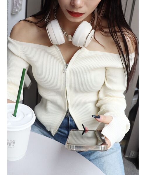 EVRIS（エヴリス）の「フロントジップオフショルニットトップス（ニット/セーター・レディース・ブラック/イエロー/ホワイト・FREE）」の20枚目の写真