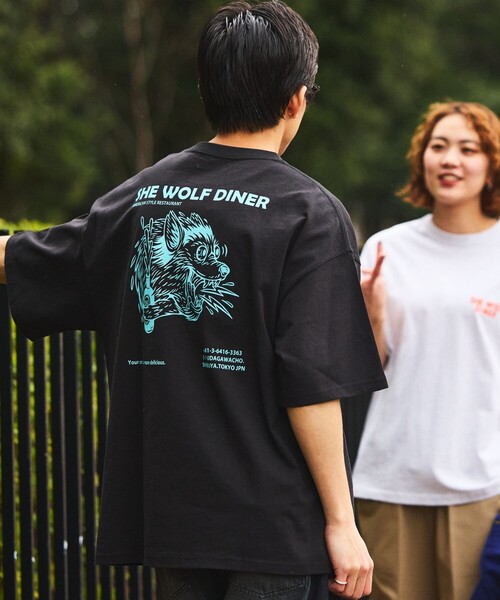 FREAK'S STORE（フリークスストア）の「限定展開 SHE WOLF DINER×FREAK'S STORE/シーウルフダイナー 別注 ビッグシルエット バックプリントTシャツ/WOLF（Tシャツ/カットソー・メンズ・ホワイト/グレー/ブラック・MEDIUM/SMALL/LARGE）」の2枚目の写真