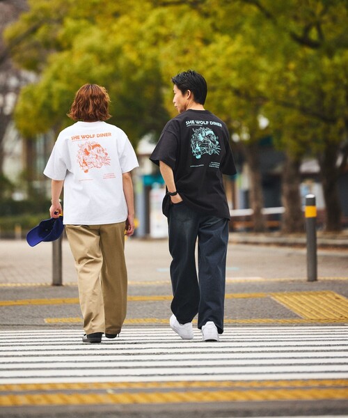 FREAK'S STORE（フリークスストア）の「限定展開 SHE WOLF DINER×FREAK'S STORE/シーウルフダイナー 別注 ビッグシルエット バックプリントTシャツ/WOLF（Tシャツ/カットソー・メンズ・ホワイト/グレー/ブラック・MEDIUM/SMALL/LARGE）」の15枚目の写真