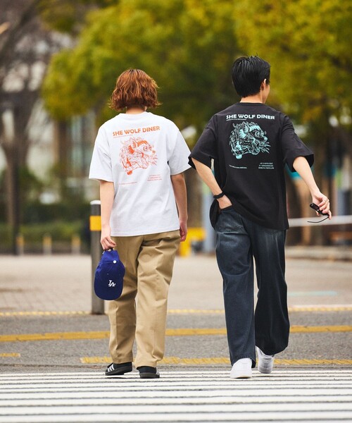 FREAK'S STORE（フリークスストア）の「限定展開 SHE WOLF DINER×FREAK'S STORE/シーウルフダイナー 別注 ビッグシルエット バックプリントTシャツ/WOLF（Tシャツ/カットソー・メンズ・ホワイト/グレー/ブラック・MEDIUM/SMALL/LARGE）」の16枚目の写真