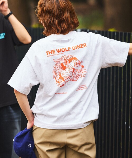 FREAK'S STORE（フリークスストア）の「限定展開 SHE WOLF DINER×FREAK'S STORE/シーウルフダイナー 別注 ビッグシルエット バックプリントTシャツ/WOLF（Tシャツ/カットソー・メンズ・ホワイト/グレー/ブラック・MEDIUM/SMALL/LARGE）」の18枚目の写真