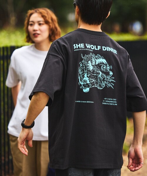 FREAK'S STORE（フリークスストア）の「限定展開 SHE WOLF DINER×FREAK'S STORE/シーウルフダイナー 別注 ビッグシルエット バックプリントTシャツ/WOLF（Tシャツ/カットソー・メンズ・ホワイト/グレー/ブラック・MEDIUM/SMALL/LARGE）」の19枚目の写真