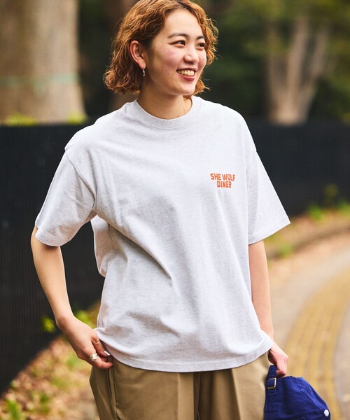 FREAK'S STORE（フリークスストア）の「限定展開 SHE WOLF DINER×FREAK'S STORE/シーウルフダイナー 別注 ビッグシルエット バックプリントTシャツ/WOLF（Tシャツ/カットソー・メンズ・ホワイト/グレー/ブラック・MEDIUM/SMALL/LARGE）」の9枚目の写真