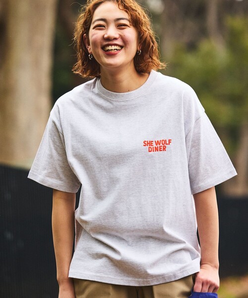 FREAK'S STORE（フリークスストア）の「限定展開 SHE WOLF DINER×FREAK'S STORE/シーウルフダイナー 別注 ビッグシルエット バックプリントTシャツ/WOLF（Tシャツ/カットソー・メンズ・ホワイト/グレー/ブラック・MEDIUM/SMALL/LARGE）」の11枚目の写真