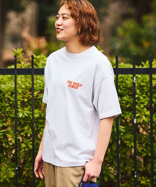 FREAK'S STORE（フリークスストア）の「限定展開 SHE WOLF DINER×FREAK'S STORE/シーウルフダイナー 別注 ビッグシルエット バックプリントTシャツ/WOLF（Tシャツ/カットソー・メンズ・ホワイト/グレー/ブラック・MEDIUM/SMALL/LARGE）」の12枚目の写真