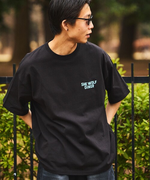 FREAK'S STORE（フリークスストア）の「限定展開 SHE WOLF DINER×FREAK'S STORE/シーウルフダイナー 別注 ビッグシルエット バックプリントTシャツ/WOLF（Tシャツ/カットソー・メンズ・ホワイト/グレー/ブラック・MEDIUM/SMALL/LARGE）」の13枚目の写真