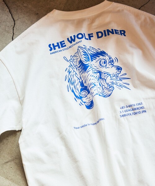 FREAK'S STORE（フリークスストア）の「限定展開 SHE WOLF DINER×FREAK'S STORE/シーウルフダイナー 別注 ビッグシルエット バックプリントTシャツ/WOLF（Tシャツ/カットソー・メンズ・ホワイト/グレー/ブラック・MEDIUM/SMALL/LARGE）」の5枚目の写真