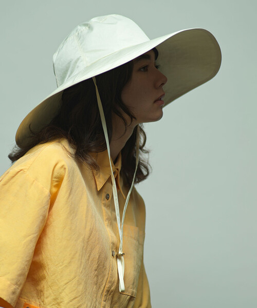 KIJIMA TAKAYUKI（キジマ　タカユキ）の「KIJIMA TAKAYUKI | サファリハット WOMEN（ハット・レディース・グレイッシュベージュ/ブラック/カーキ・F）」の3枚目の写真