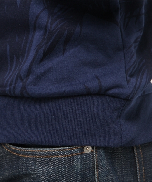 VENCEEXCHANGE（ヴァンスエクスチェンジ）の「ミニ裏毛リーフ柄クルーネックプルオーバー（スウェット・メンズ・ネイビー/グレー・SMALL/LARGE/MEDIUM）」の5枚目の写真