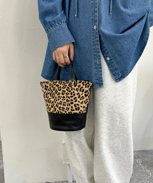 fredy emue（フレディエミュ）の「ハラコレオパードバケツトートバック（ショルダーバッグ・レディース・ベージュ系その他・FREE）」の4枚目の写真