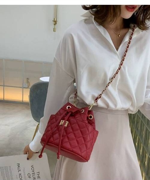 pumpkin port(パンプキンポート)の「キルティング 巾着ショルダーBAG(ショルダーバッグ・レディース・ブラック/レッド/グリーン/アイボリー・FREE)」の4枚目の写真