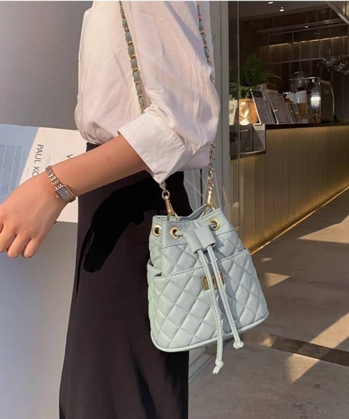 pumpkin port(パンプキンポート)の「キルティング 巾着ショルダーBAG(ショルダーバッグ・レディース・ブラック/レッド/グリーン/アイボリー・FREE)」の1枚目の写真