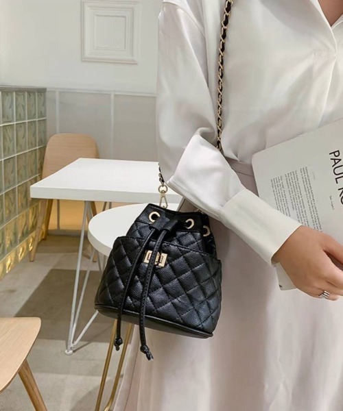 pumpkin port(パンプキンポート)の「キルティング 巾着ショルダーBAG(ショルダーバッグ・レディース・ブラック/レッド/グリーン/アイボリー・FREE)」の3枚目の写真