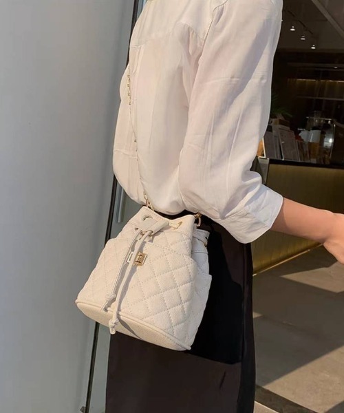 pumpkin port(パンプキンポート)の「キルティング 巾着ショルダーBAG(ショルダーバッグ・レディース・ブラック/レッド/グリーン/アイボリー・FREE)」の6枚目の写真