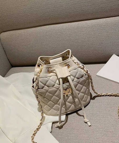 pumpkin port(パンプキンポート)の「キルティング 巾着ショルダーBAG(ショルダーバッグ・レディース・ブラック/レッド/グリーン/アイボリー・FREE)」の8枚目の写真