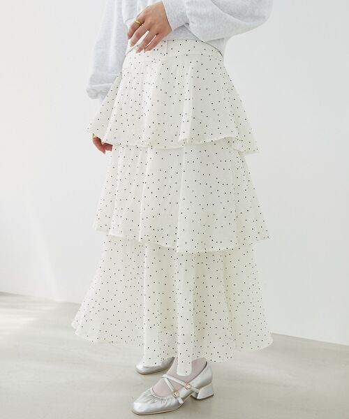 MAJESTIC LEGON(マジェスティックレゴン)の「バックレースアップティアードスカート(スカート・レディース・オフホワイト/ブラック系その他/ブラック/ブルー/アイボリー/ホワイト系その他2・MEDIUM)」の1枚目の写真